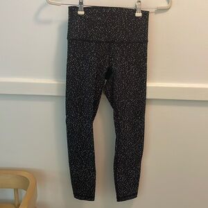 Lululemon black & white tights size 4